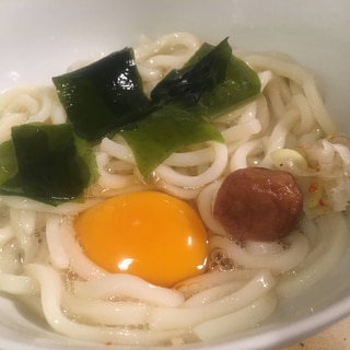 梅とわかめの、釜玉うどん